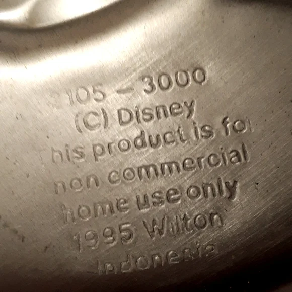 Wilton Disney WINNIE THE POOH Cake Pan - Picture 3 of 3